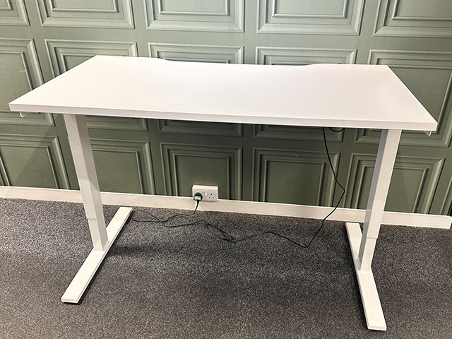 1400 x 700mm White Height Adjustable Desk