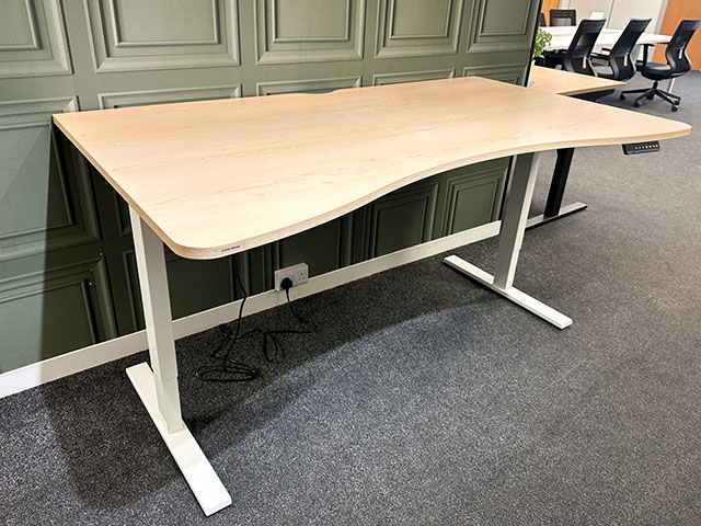 1800 x 1000mm Maple Height Adjustable Desk